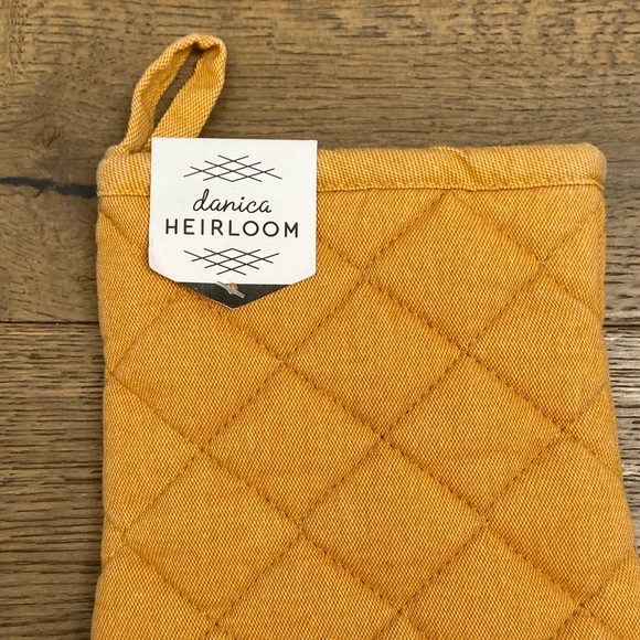 Danica Heirloom - Oven Mitt, Ochre - Picture 2 of 5